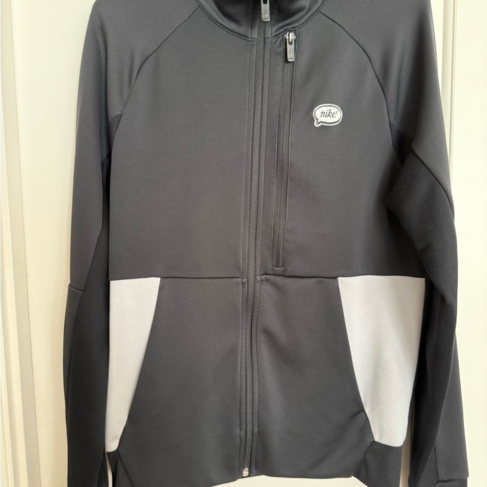 Nike Men’s Athletic Heritage Tribute N98 Black/Gray Jacket Small